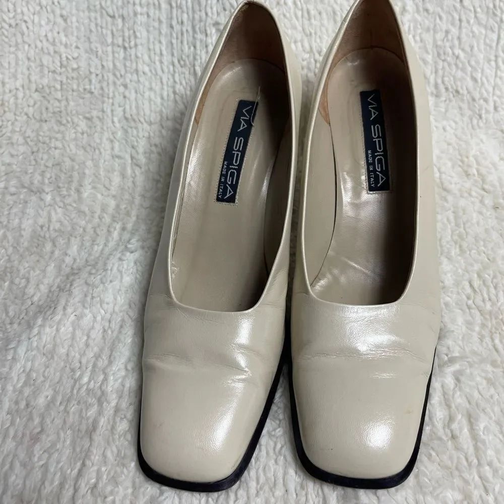 Via Spiga Classic Leather Cream Slip on Heels SZ9M leather soles.